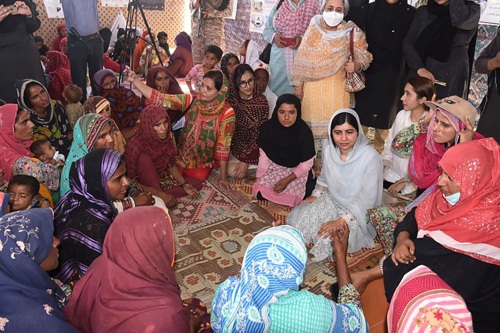 Bencana banjir musim panas ini membuat sepertiga wilayah Pakistan terendam air, menelantarkan delapan juta orang, dan menyebabkan setidaknya kerugian senilai USD28 miliar. Banjir juga mengakibatkan lebih dari tiga juta anak juga mengalami gangguan pendidikan sementara ribuan sekolah rusak.