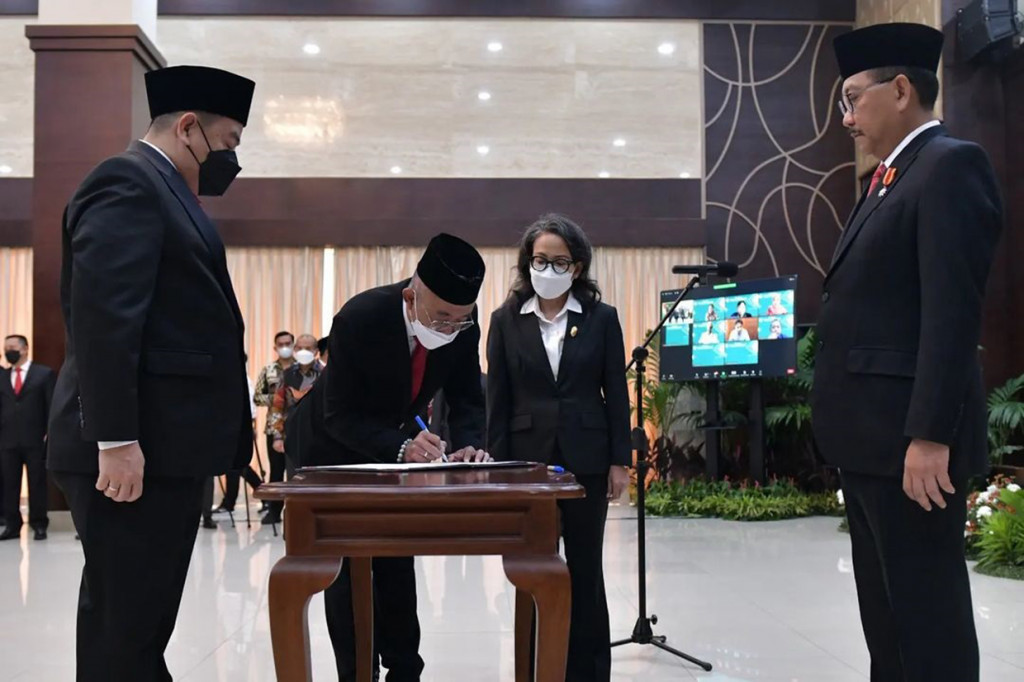 Pelantikan didasarkan pada Keputusan Presiden Republik Indonesia Nomor 123/TPA Tahun 2022 tentang Pengangkatan dalam Jabatan Pimpinan Tinggi Madya di Lingkungan Otorita Ibu Kota Nusantara yang ditetapkan di Jakarta pada tanggal 6 Oktober 2022.