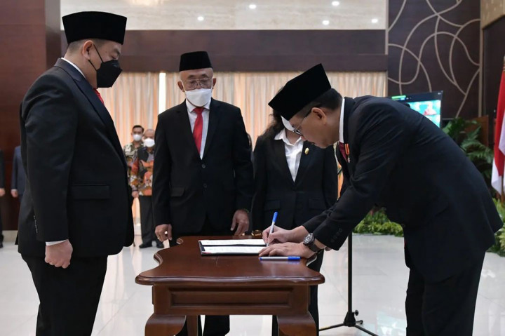 Bambang menyampaikan kepada seluruh pejabat untuk segera melengkapi tim di Otorita IKN.
