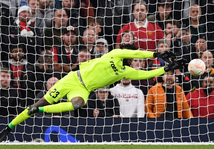 Selepas jeda istirahat, Uzoho melakukan serangkaian penyelamatan gemilang yang membuat para pemain Setan Merah frustrasi.