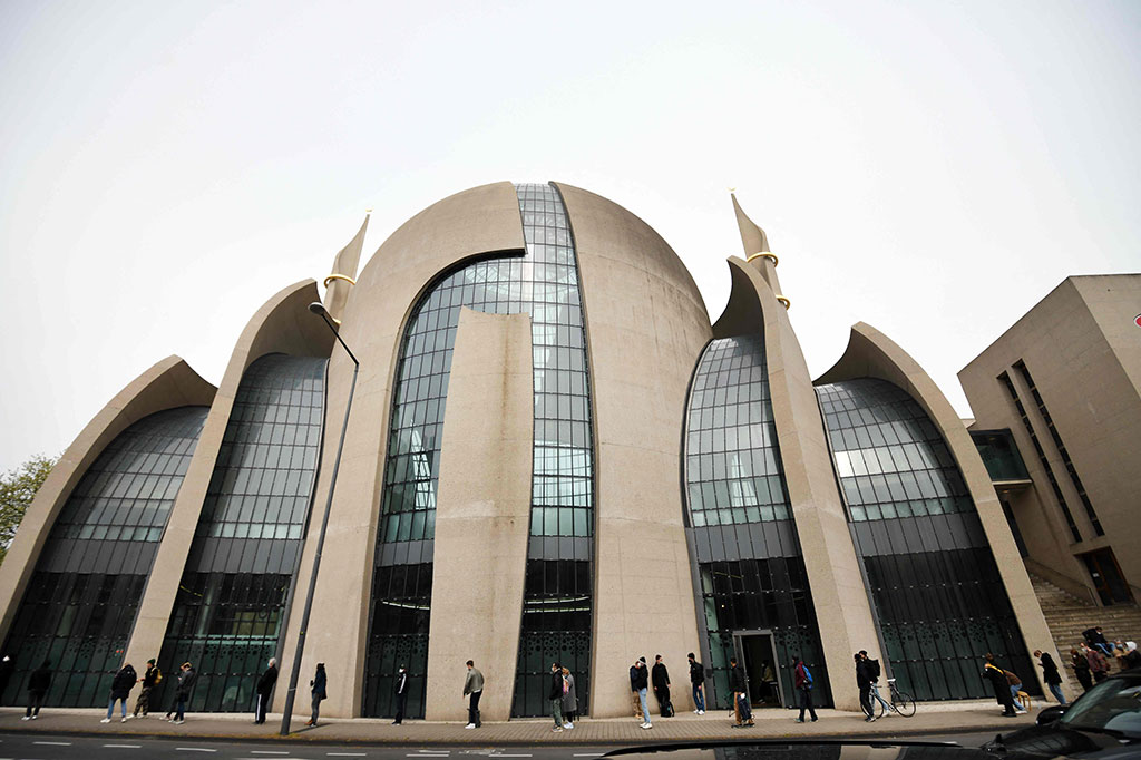 Masjid terbesar di Jerman untuk pertama kalinya, Jumat, 14 Oktober 2022, akan mengumandangkan azan, setelah otoritas kota di Cologne memberikan lampu hijau untuk proyek percontohan, di bawah batasan yang ketat.