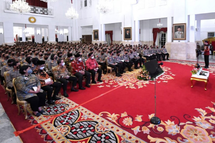 Presiden Joko Widodo menyampaikan sedikitnya lima arahan kepada jajaran Polri, mulai dari para pejabat utama Mabes Polri, kepala kepolisian daerah (kapolda), hingga kepala kepolisian resor (kapolres) seluruh Tanah Air di Istana Negara, Jakarta, pada Jumat, 14 Oktober 2022. 