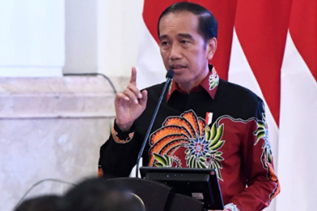 Arahan kelima, Presiden mengingatkan agar jangan sampai pemerintah maupun Polri dipandang lemah terkait dengan penegakan hukum. Untuk itu, Presiden secara tegas meminta Kapolri agar memberantas judi daring serta jaringan narkoba sehingga bisa mengembalikan kepercayaan publik kepada Polri yang menurun.