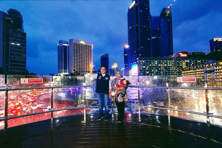 Dengan menaiki transportasi umum dan menggunakan halte ini, dia berharap pemandangan bundaran HI ini bisa dinikmati semua kalangan warga. 