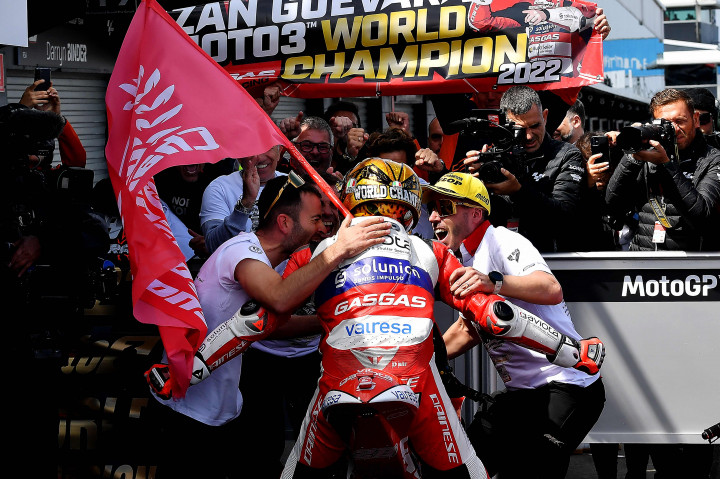 Kemenangan membuat Guevara kini mengoleksi 290 poin, unggul 65 poin dari Garcia. Dengan menyisakan dua seri lagi, raihan poin Izan Guevara sudah takkan bisa terkejar lagi.