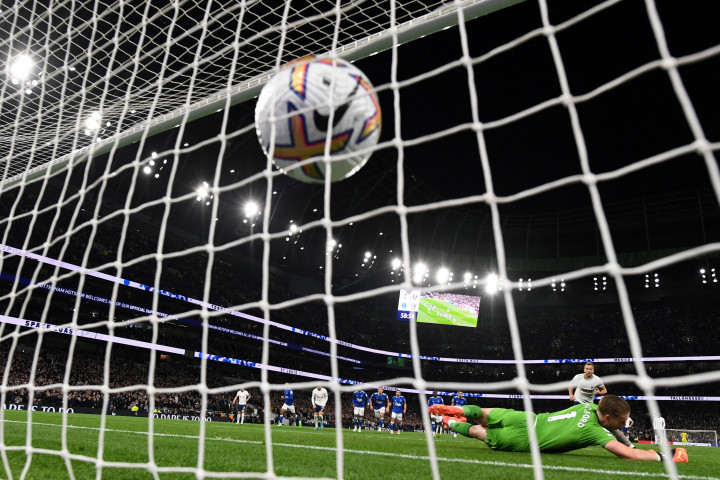 Tottenham mendapat gol dari penalti Harry Kane (59'), dan satu gol dari Pierre-Emile Hoejbjerg (86'). Skor 2-0 bertahan hingga laga bubar.