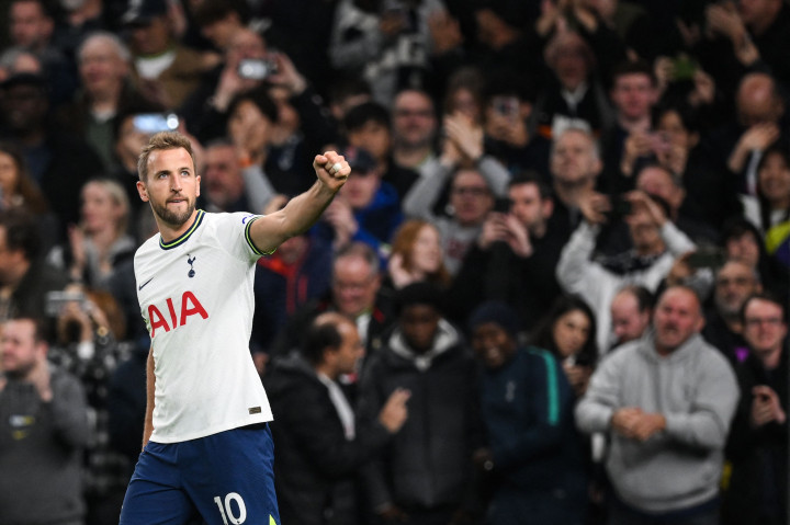 Harry Kane melakukan selebrasi usai mencetak gol ke gawang Everton pada pekan ke-0 Liga Inggris.