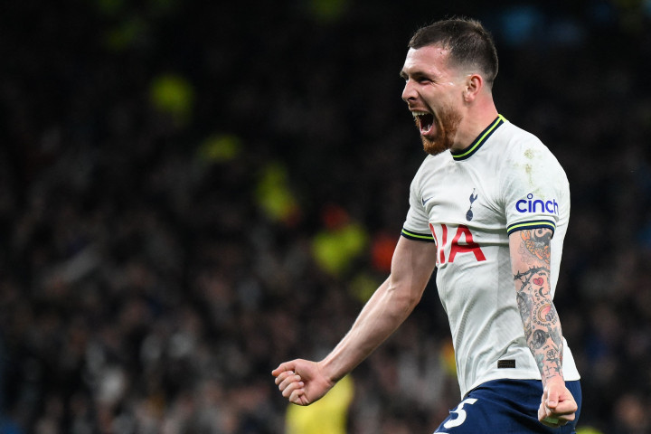Pierre-Emile Hoejbjerg melakukan selebrasi usai mencetak gol ke gawang Everton pada pekan ke-0 Liga Inggris.