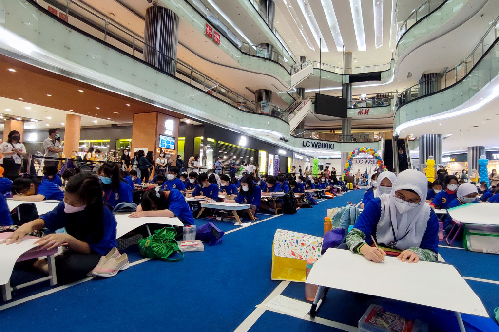 Poster yang terpilih akan diseleksi ke tahap selanjutnya untuk mewakili ke level Internasional.