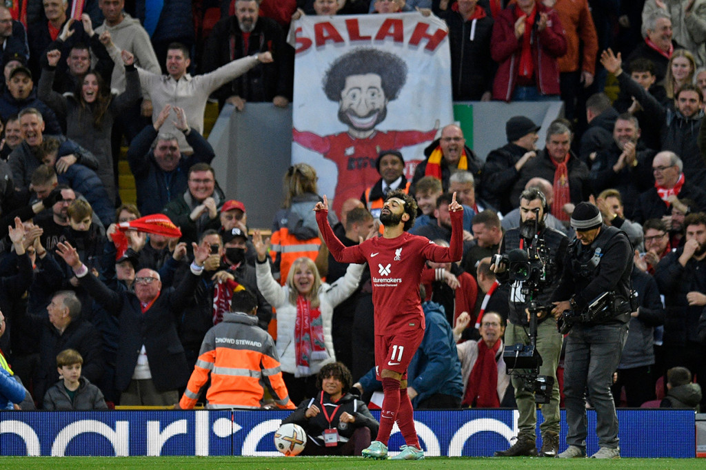 Kedua tim kembali saling melancarkan pukulan. Sempat digagalkan Ederson Moraes, Mohamed Salah akhirnya mencatatkan nama di papan skor lewat serangan balik pada menit ke-76.