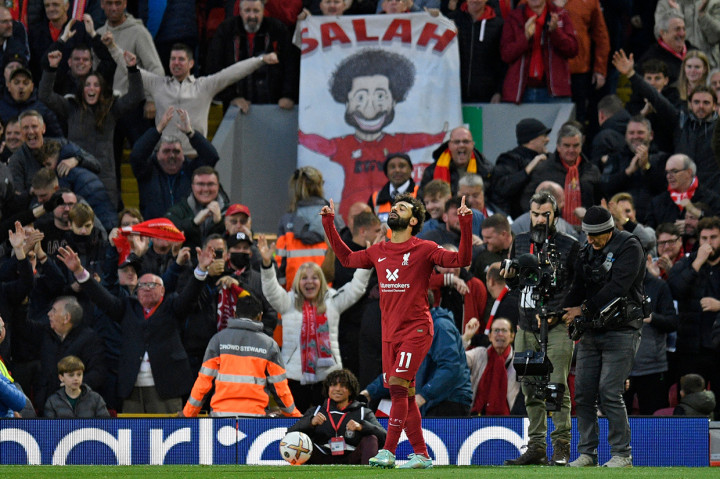 Kedua tim kembali saling melancarkan pukulan. Sempat digagalkan Ederson Moraes, Mohamed Salah akhirnya mencatatkan nama di papan skor lewat serangan balik pada menit ke-76.