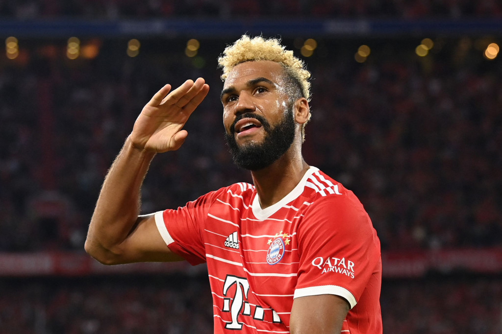 Tim tuan rumah menggandakan skor pada menit ke-22. Leroy Sane mengirim umpan pendek yang diselesaikan menjadi gol oleh Eric Choupo-Moting di kotak penalti. Bayern unggul 2-0 hingga turun minum.