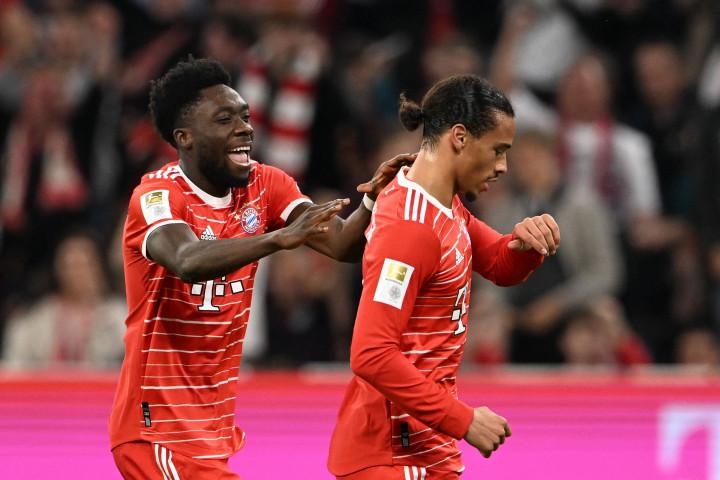Bayern mencetak gol ketiga tujuh menit babak kedua berjalan. Leroy Sane melepaskan bola tembakan jarak jauh yang meluncur mulus ke gawang Freiburg.