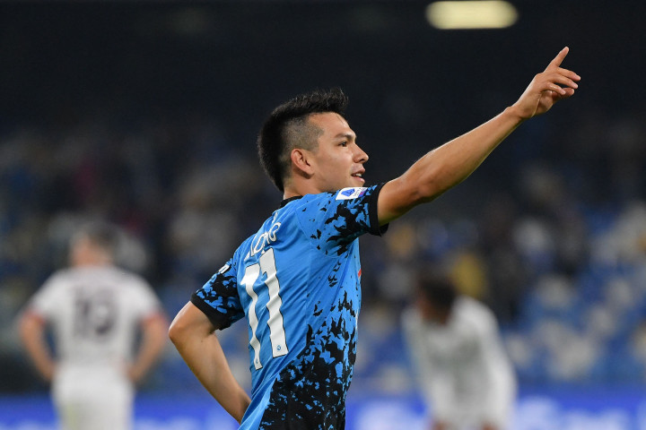Hirving Lozano melakukan selebrasi usai mencetak gol ke gawang Bologna dalam laga pekan ke-10 Liga Italia 2022-2023 di Stadion Diego Maradona, Minggu, 16 Oktober 2022.