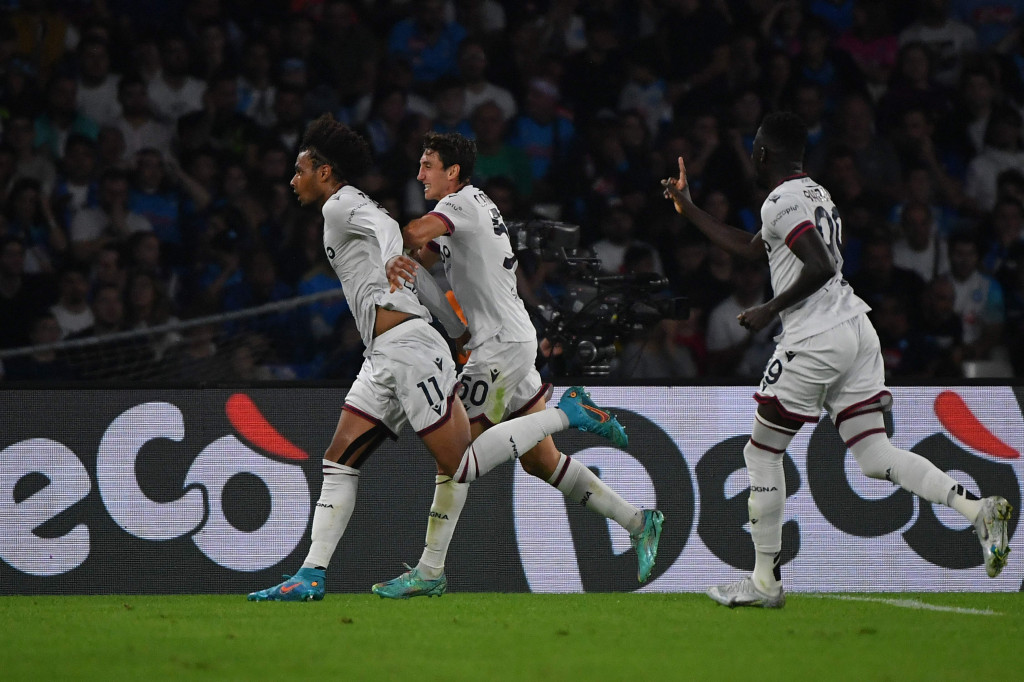 Di lain sisi, Bologna sempat mampu membuat publik tuan rumah terhenyak via persembahan gol Joshua Zirkzee (41') dan Musa Barrow (51').