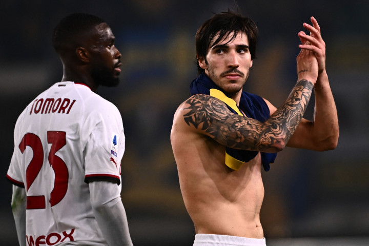 Dengan kemenangan ini, AC Milan sekarang mengoleksi 23 angka dari 10 pertandingan dan naik ke posisi tiga klasemen sementara Serie A 2022/2023. Sementara itu Verona terdampar di peringkat 18 dengan koleksi tujuh angka saja.