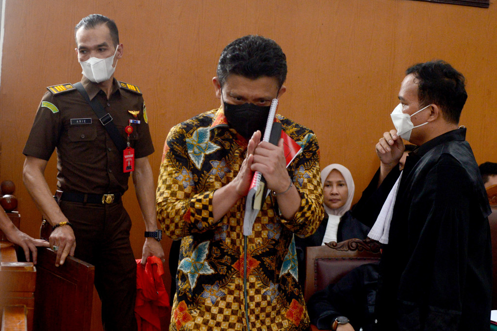 Terdakwa Ferdy Sambo menjalani sidang perdana pembunuhan berencana terhadap Nofriansyah Yosua Hutabarat alis Brigadir J termasuk menyusun rekayasa skenario untuk menutupi aksinya, memerintahkan menghilangkan barang bukti, hingga menghalangi penyidikan.