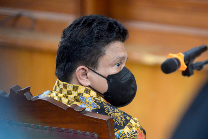 Kuasa hukum Ferdy Sambo, Arman Hanis dalam eksepsinya menilai dakwaan yang disampaikan oleh JPU tidak menjelaskan secara rinci rangkaian peristiwa tersebut secara utuh dan lengkap berdasarkan fakta yang ada.