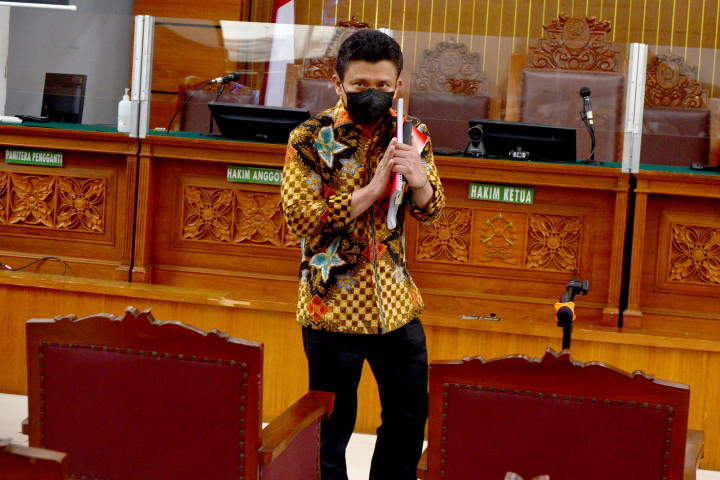 Saat ini sidang dakwaan Ferdy Sambo dalam kasus pembunuhan dan merintangi penyidikan pembunuhan Brigadir Nopriansyah Yosua Hutabarat telah selesai dibacakan hari ini. Sidang bakal digelar lagi pada Kamis, 20 Oktober 2022. 