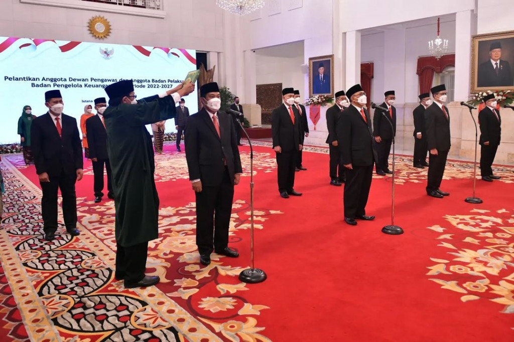 Total ada 14 orang pejabat yang dilantik.