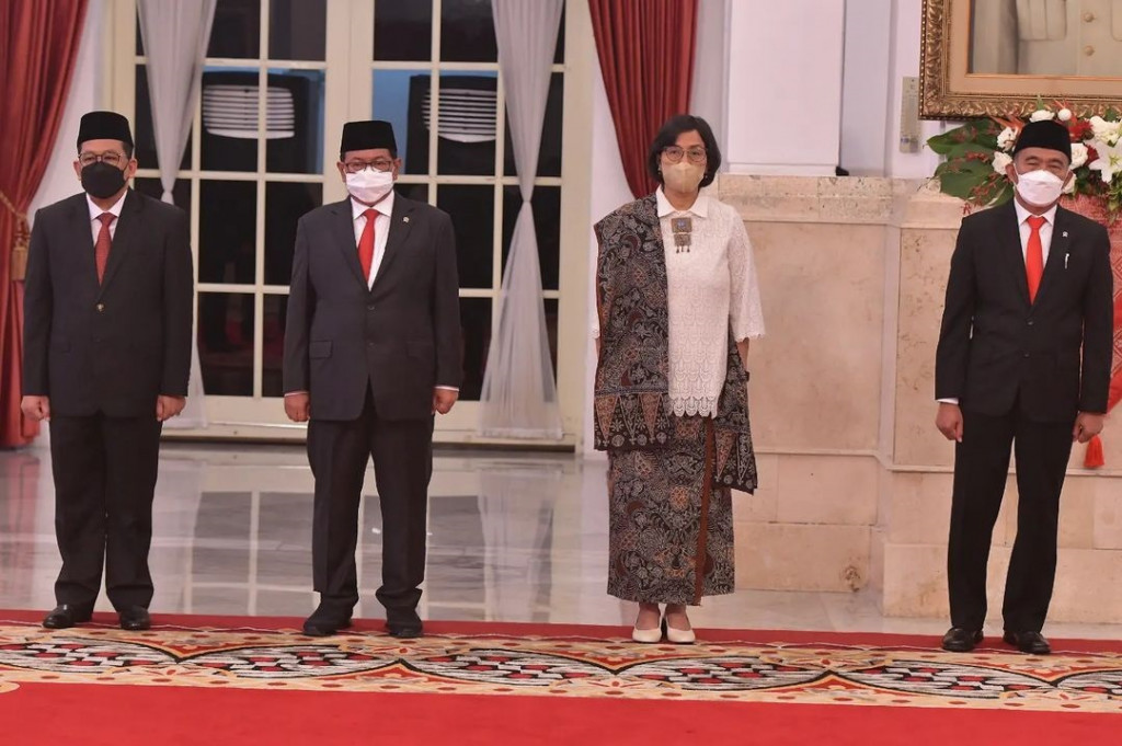 Sejumlah pejabat hadir di acara pelantikan ini di antaranya Menko PMK Muhadjir Effendy, Seskab Pramono Anung, Menkeu Sri Mulyani, Wamenag Zainut Tauhid Saadi.