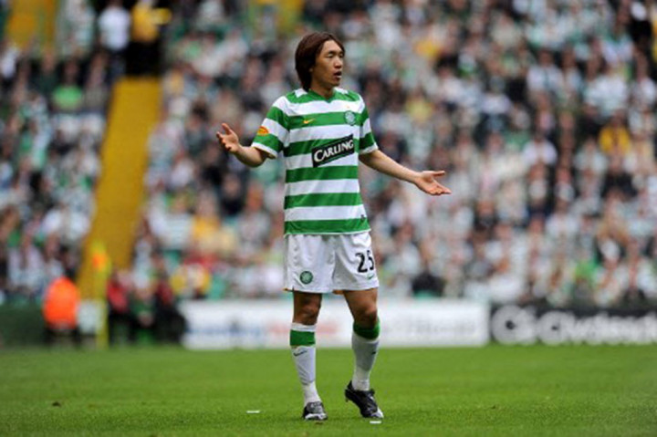 Setelah empat tahun bersama Celtic, ia sempat bergabung dengan Espanyol pada 2009, sebelum pindah kembali ke klub J-League lamanya, Yokohama FC.
