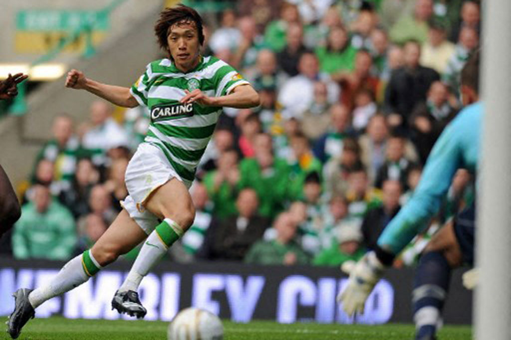 Nakamura tidak memberikan perincian tentang keputusan untuk pensiun, tetapi surat kabar olahraga lokal mengutip karena cedera pada pergelangan kaki kanannya.