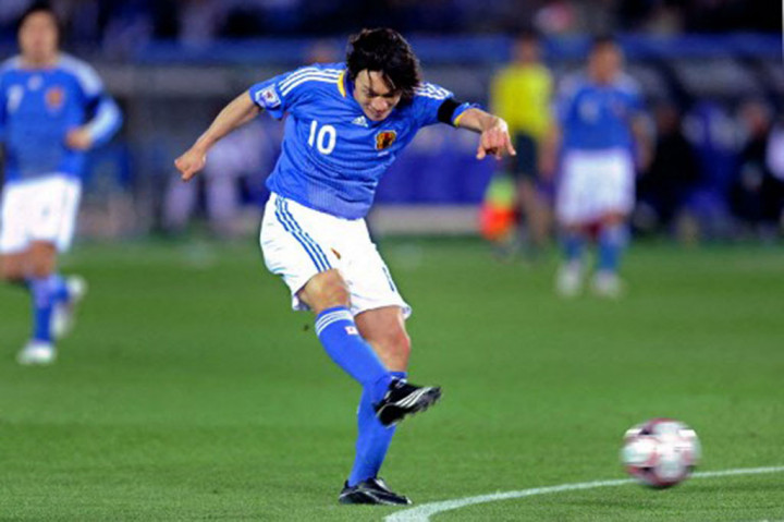 Mantan pemain tim nasional Jepang dan bintang Celtic Shunsuke Nakamura akan pensiun dari sepak bola pada akhir musim, sekaligus mengakhiri karirnya selama 26 tahun.