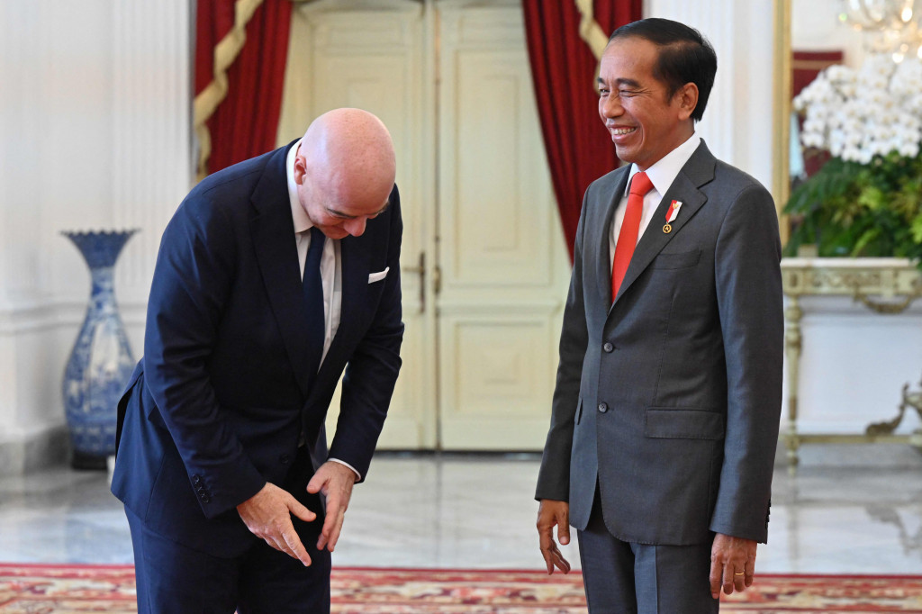 Jokowi menyambut kedatangan Gianni di Istana Merdeka, Jakarta Pusat siang ini, Selasa, 18 Oktober 2022.
