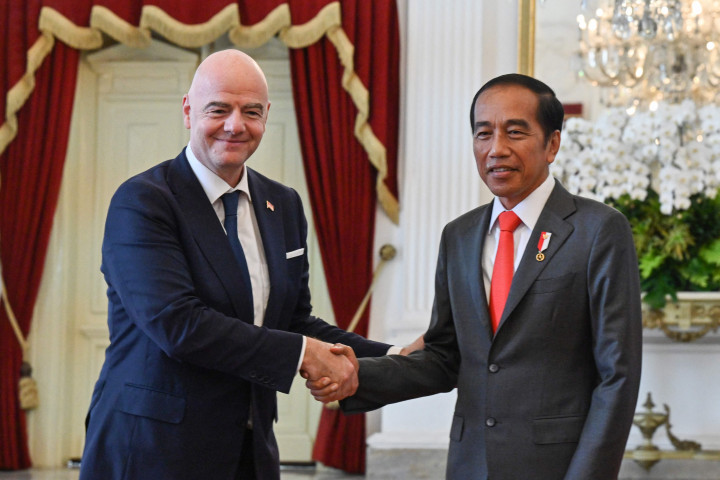 Setelah itu, keduanya berfoto di hadapan awak media dan memasuki Ruang Jepara Istana Merdeka untuk melakukan pertemuan tertutup.