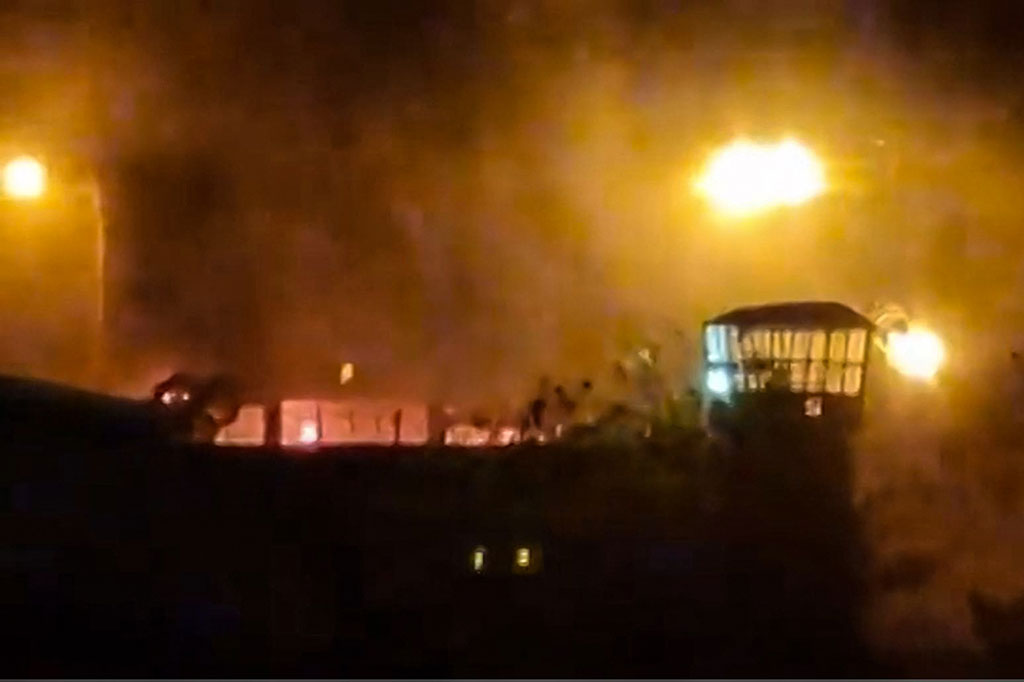 Sedikitnya delapan narapidana tewas akibat kebakaran yang berkobar di penjara Evin, Teheran, Iran.