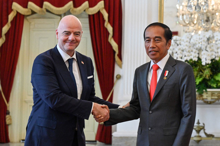 Kedatangan Infantino ke Indonesia adalah tindak lanjut atas suratnya kepada Presiden Jokowi yang disampaikan melalui Erick Thohir berkenaan dengan rencana besar transformasi sepak bola Indonesia pasca Tragedi Kanjuruhan.