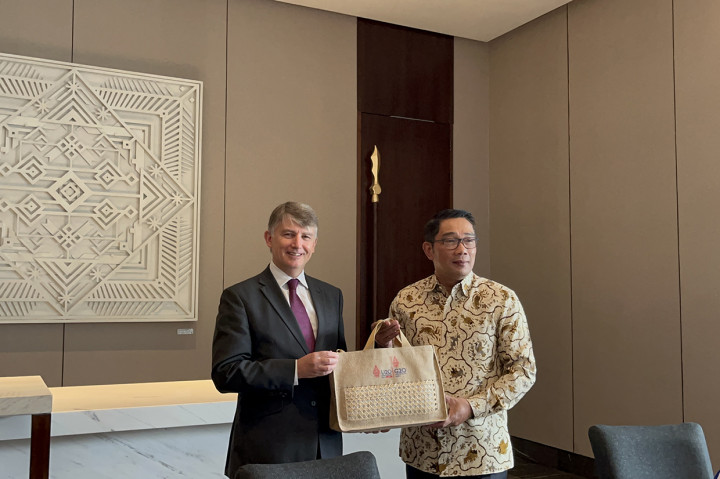 Kemudian, dalam waktu dekat, BUMD Jabar akan diberangkatkan ke Inggris sebagai mitra guna merespons kebutuhan energi terbarukan. Menurutnya, banyak obrolan terjalin dengan Kedubes Inggris untuk kolaborasi di sektor SDM, dan energi baru terbarukan.