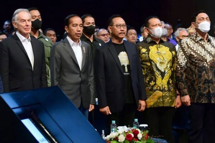 Sebanyak 70 persen area IKN adalah kawasan hijau. Lahan yang akan digunakan untuk membangun IKN, kata Jokowi, adalah hutan produksi, bukan hutan alam. Hutan tersebut juga merupakan monokultur dengan satu jenis pohon eukaliptus yang setiap 6-7 tahun ditebang.