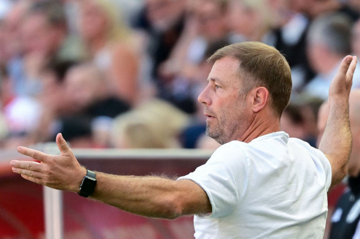 Selain kekalahan tersebut, Schalke juga hanya menang sekali dalam 10 pertandingan dan duduk di urutan ke-17 usai kembali ke Bundesliga setelah memenangkan divisi kedua musim lalu.