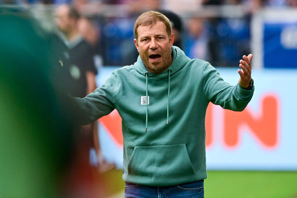 Kramer ditunjuk pada musim panas, mengambil alih dari pelatih sementara Mike Bueskens, yang memenangkan delapan dari sembilan pertandingan untuk mengamankan promosi, setelah hanya satu tahun di divisi kedua. Dia sebelumnya melatih Arminia Bielefeld, tetapi dipecat ketika mereka terdegradasi dari Bundesliga musim lalu.