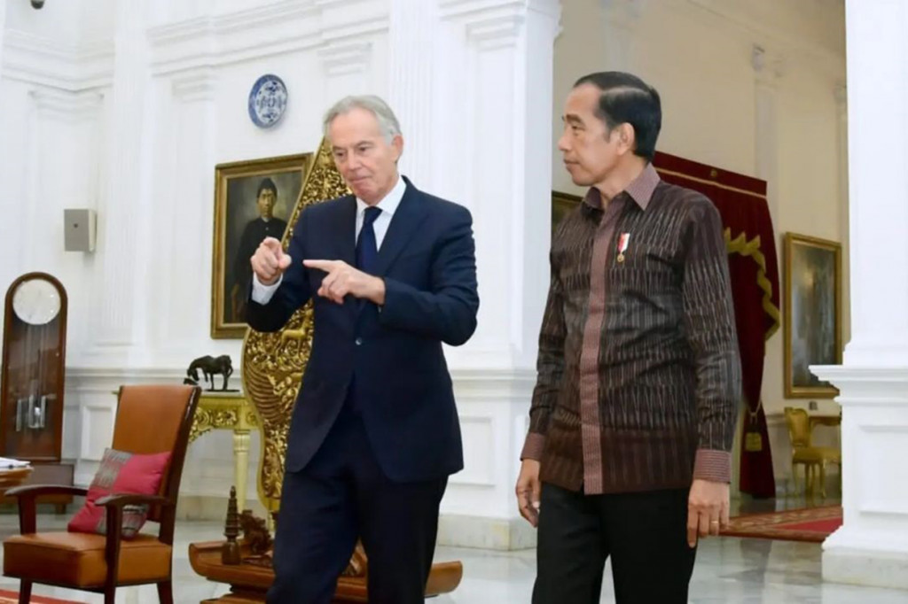 Luhut mengatakan, Blair mengusulkan agar pemerintah melakukan promosi ke sejumlah negara, antara lain Uni Emirat Arab, China, dan perusahaan-perusahaan Asing di Asia untuk berinvestasi di IKN.