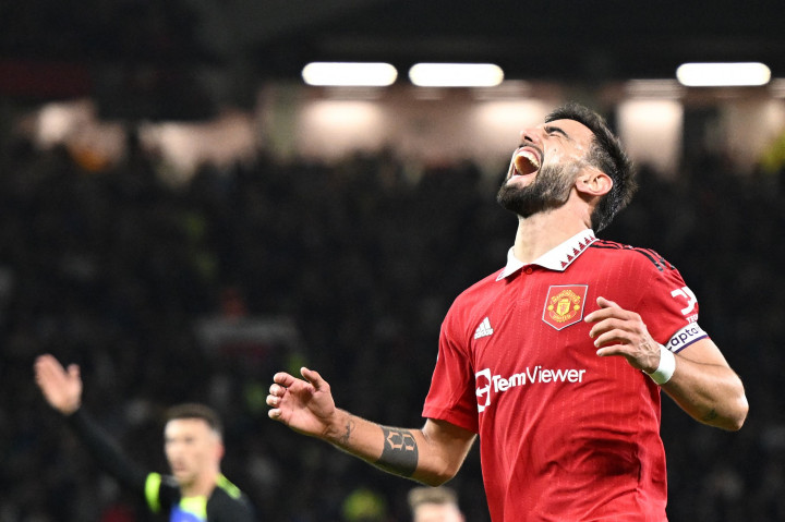 Bruno Fernandes melakukan selebrasi usai mencetak gol ke gawang Tottenham Hotspur dalam laga lanjutan Liga Inggris di Old Trafford, Kamis, 20 Oktober 2022.