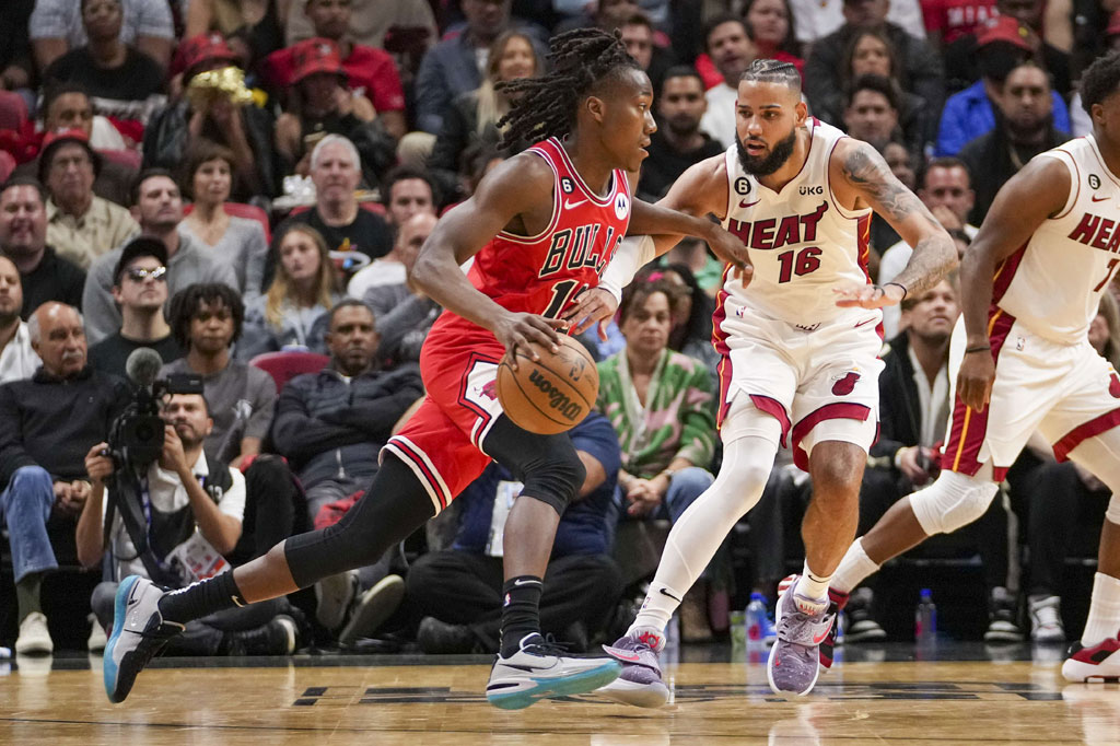 Ayo Dosunmu menambahkan 17 poin, Nikola Vucevic mengemas dwiganda 15 poin dan 17 rebound, Goran Dragic mencetak 12 poin, sedangkan Coby White menyumbang 10 poin bagi Bulls yang hanya bisa menurunkan sembilan pemain sepanjang pertandingan.