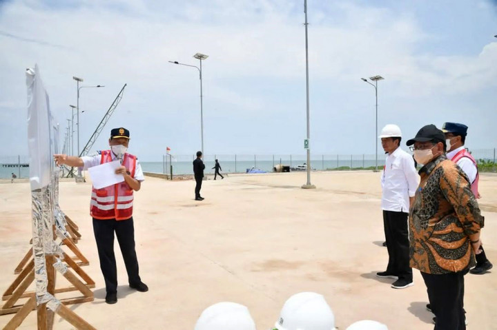 Pengelola pelabuhan untuk sementara dilakukan Kementerian Perhubungan (Kemenhub), namun dapat dialihkan ke pemerintah daerah (pemda). Presiden Jokowi menambahkan bahwa Kemenhub akan mundur bila manajemen dari pemda dinilai sudah siap.