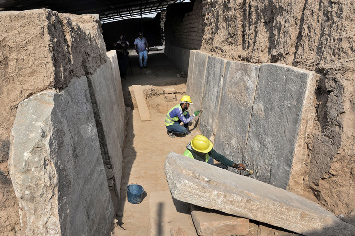 Gerbang Mashki adalah salah satu yang terbesar di Niniwe, dan merupakan ikon ukuran dan kekuatan kota. Gerbang itu dibangun kembali pada 1970-an, tetapi dihancurkan dengan buldoser oleh militan ISIS pada 2016. 