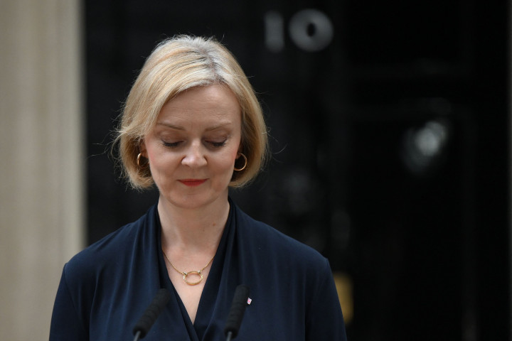 Liz Truss membeberkan alasannya mundur. Truss mengakui tidak bisa melaksanakan mandat yang telah diberikan oleh Partai Konservatif.