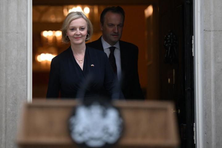 Liz Truss mengundurkan diri dari jabatannya sebagai Perdana Menteri Inggris. Truss menjadi PM Inggris dengan masa jabatan terpendek.