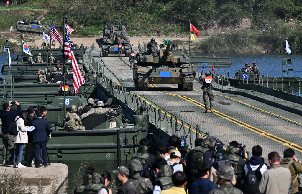 Latihan ini untuk meningkatkan pertahanan di tengah ketegangan dengan Korea Utara.