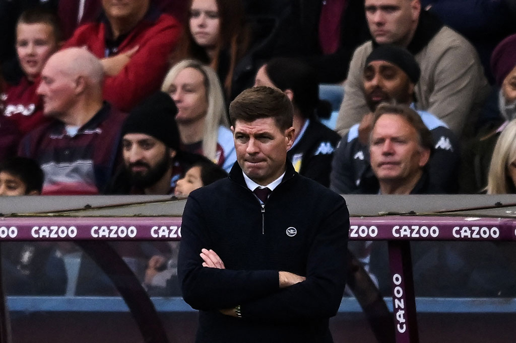 Gerrard dipecat karena membawa timnya mendekam hanya satu tempat di atas zona degradasi klasemen Liga Premier. Villa hanya memenangi dua dari 11 pertandingan liganya musim ini, dan kekalahan di Craven Cottage membuat manajemen klub tak punya pilihan selain memecat Gerrard setelah hanya 11 bulan memimpin Villa.