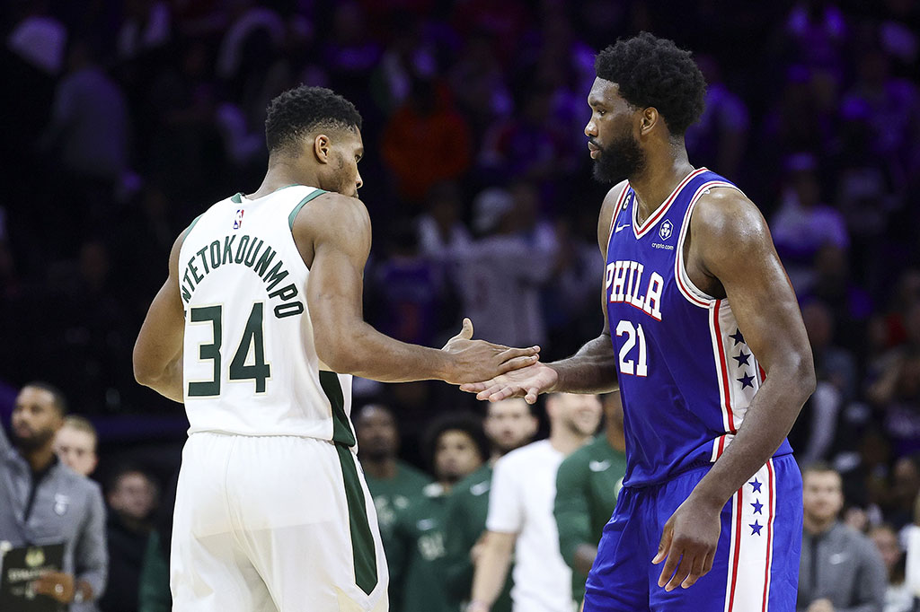 Milwaukee Bucks membuka musim reguler NBA 2022-23 dengan kemenangan 90-88 atas tamunya Philadelphia 76ers di Fiserv Forum, Wisconsin, Jumat, 21 Oktober 2022 WIB.