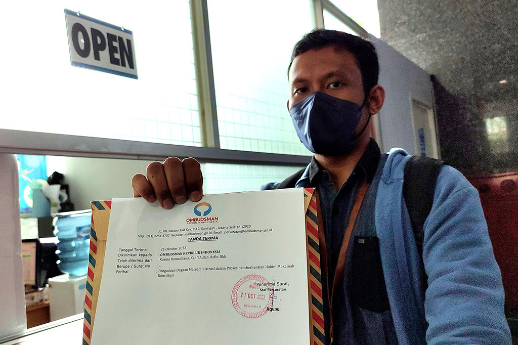 Koalisi Masyarakat Sipil Penyelamat Kemerdekaan Peradilan melakukan pelaporan kepada Ombudsman di Kantor Ombudsman Republik Indonesia (ORI), Rasuna Said, Jakarta, Jumat, 21 Oktober 2022.