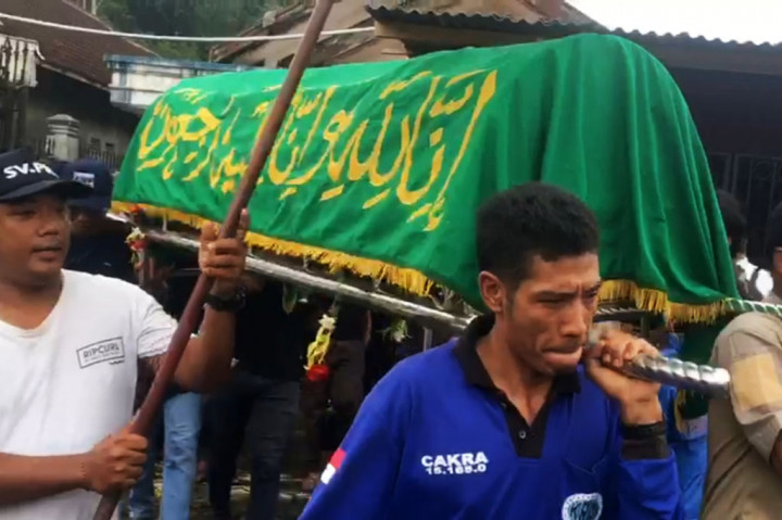 Menurut Kepala Bidang Pelayanan Medik RSUD Saiful Anwar dr. I Wayan Agung, Reivano meninggal dunia pada pukul 06.45 WIB, setelah menjalani perawatan selama sekitar 18 hari. Korban mengalami luka pada kepala dan tulang dada.