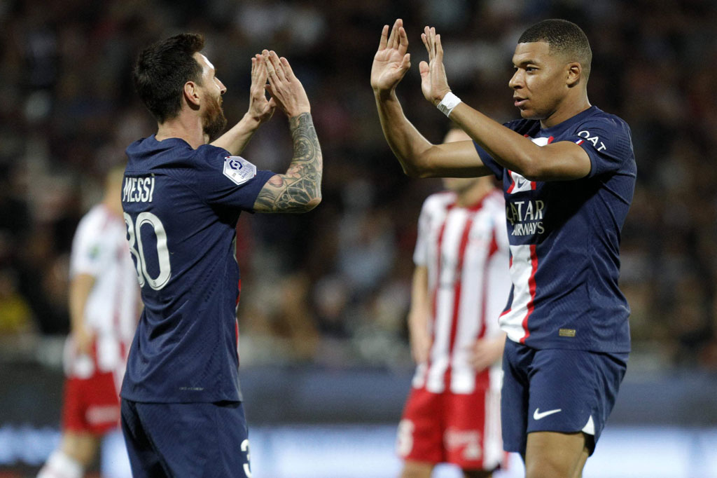 Dua menit berselang, Messi kembali menjadi arsitek gol Mbappe. Sosoran La Pulga kembali dituntaskan penyerang asal Prancis itu menjadi gol. Skor 3-0 menjadi penutup laga tersebut.