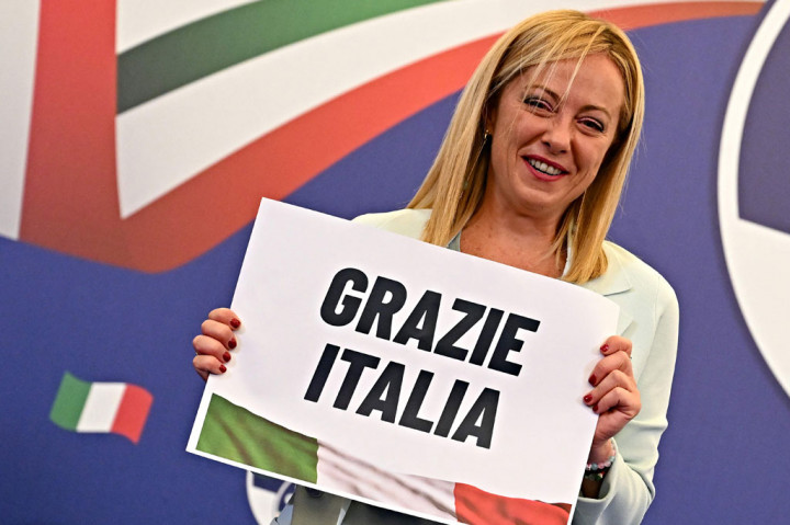 Daftar 24 menterinya, termasuk enam wanita. Dia menunjuk Giancarlo Giorgetti sebagai menteri ekonomi, yang menjabat di bawah pemerintahan Mario Draghi sebelumnya. Giorgetti, mantan menteri pembangunan ekonomi, dianggap sebagai salah satu anggota Liga Matteo Salvini yang lebih moderat dan pro-Eropa.